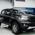 Una camioneta de una marca que es de Estados Unidos.