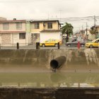 Este es el canal de aguas lluvias de Las Orquídeas, en el norte de Guayaquil, donde se registró el accidente.