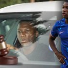 Moisés Caicedo jugador del Chelsea de Inglaterra y su Audi.