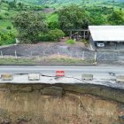 La vía Rocafuerte–Tosagua, clave para conectar con Bolívar y Junín, permanece parcialmente habilitada tras un socavón registrado en El Junco.