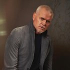 Mark Dane tiene 50 años.