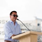 El presidente Daniel Noboa firma el decreto para suspender la jornada laboral del Jueves Santo 2025.