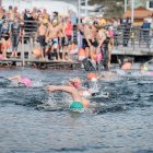 Jóvenes, adultos y  hasta gente de la tercera edad participó en la primera edición del Social Swimming, primera actividad abierta en el lago San Pablo con éxito.