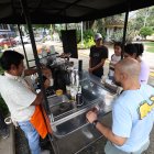 El famoso puesto de Urban Monkey se instala en el parque de Urdesa.