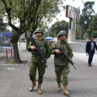 Foto de archivo de militares patrullando las calles de Ecuador en medio de estados de excepción.