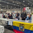 Ecuatorianos en Madrid ejercen su derecho al voto en Ifema, en una jornada marcada por la esperanza de un país sin violencia y mejores servicios consulares.