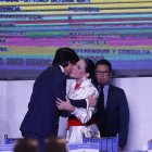 Diana Atamaint y José de La Gasca en la inauguración de la jornada electoral de segunda vuelta.