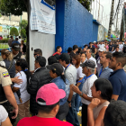 Votantes en los exteriores de los recintos electorales.