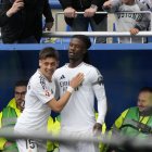 Eduardo Camavinga (d) en la celebración de gol en el partido entre Real Madrid y Alavés