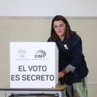 María José Pinto llegó acompañada de su esposo y con resguardo policial.