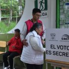 Ciudadanos ejercieron su derecho al voto durante la segunda vuelta presidencial en Ecuador, en una jornada marcada por el civismo.