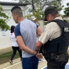 Un hombre fue aprehendido en el cantón de Montecristi por suplantación de identidad.