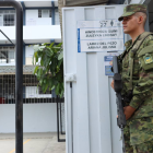 Un total de 106.116 efectivos de las Fuerzas Armadas y Policía Nacional cuidan los recintos electorales, el 13 de abril 2025.