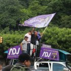 Simpatizantes de Daniel Noboa se concentraron en exteriores de CNE Guayas.