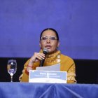 La presidenta del Consejo Nacional Electoral (CNE), Diana Atamaint, la noche del domingo 13 de abril.