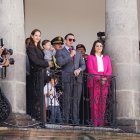 El presidente reelecto Daniel Noboa junto a su familia durante el cambio de guardia en el Palacio de Carondelet, el 15 de abril de 2025.