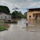 En varias zonas de Daule este es el escenario: familias afectadas por el invierno y conviviendo con las inundaciones.