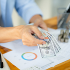 Cómo acceder al bono MIDUVI