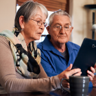Adultos mayores en situación vulnerable pueden recibir el bono de la tercera edad.