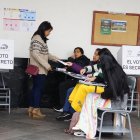 En las elecciones de segunda vuelta, el CNE prohibió portar el celular en mano y fotografiar el voto.