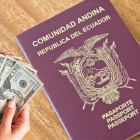 Requisito para cruzar por el paso fronterizo Rumichaca.