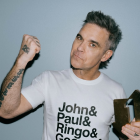 Además de cantante de pop rock, Robbie Williams es Británico, es compositor, actor y dirigente deportivo británico, actual presidente del Port Vale Football Club.