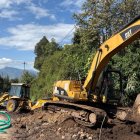 La maquinaria del Municipio quedó a un costado de la autopista Rumiñahui, tras la limpieza de la quebrada Chaupiurco.