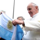 El Papa, líder espiritual de más de mil millones de católicos, deja un legado marcado por la humildad, el diálogo interreligioso y la justicia social.