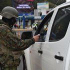 El puente de Rumichaca es un paso internacional fronterizo entre Colombia y Ecuador.