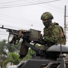 Tras la difusión de un mensaje militar, el Ministerio de Gobierno señaló que el Ecuador está en "estado de alerta máxima".