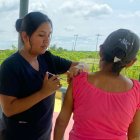 En Ecuador se intensifica la vacunación contra la fiebre amarilla que reporta ya varios casos en Colombia.