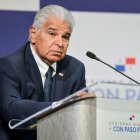 Fotografía cedida por la presidencia de Panamá del presidente de Panamá, José Raúl Mulino, hablando durante una rueda de prensa este jueves, en Ciudad de Panamá (Panamá)