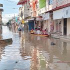 En el centro de Santa Lucía, la única forma de movilizarse es a través de canoas. Los vehículos no pasan. En el lugar todo permanece cerrado.