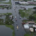 Por la vía Babahoyo-Jujan cruzan a diario decenas de vehículos pesados.