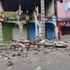 Viviendas sufrieron daños en su estructura luego del sismo de este viernes 25 de abril en Esmeraldas.