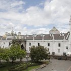 La Catedral está en las calles García Moreno y Venezuela, junto al Palacio de Gobierno.