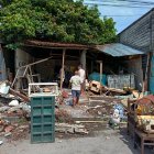Una de las decenas de casas afectadas tras un sismo registrado este viernes 25 de abril, en Esmeraldas.