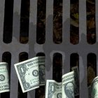 Referencial. Delincuentes atacan a disparos banco en Cumbayá y huyen con una suma millonaria.