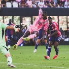 El ecuatoriano Allen Obando (c) anotó su primer gol con la camiseta de Inter Miami ante FC Dallas en la MLS.