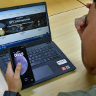 Turnos. Pese a que el sistema se habilita a las 20:00, muchos se quedan durante la madrugada para buscar obtener un cupo para la cita de visa Schengen