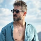 José Ron tiene 43 años.