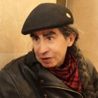 Jaime Guevara es un cantautor ecuatoriano, conocido como un ícono de la trova urbana capitalina.