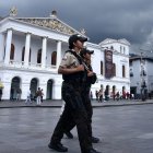 El Cabildo y la Policía Nacional han reforzado el patrullaje y los controles alrededor de la Plaza del Teatro.