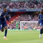 Ousmane Dembelé (i) celebra tras marcar el gol ante el Arsenal.