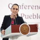 La presidenta de México, Claudia Sheinbaum, habla en una rueda sobre la comunicación que ha establecido con el mandatario estadounidense, Donald Trump