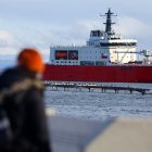 Fotografía del 20 de marzo 2025 del buque Rompehielos de la Armada de Chile, en Punta Arenas (Chile).