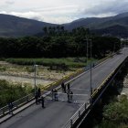 Vista aérea de miembros de la Guardia Nacional Venezolana en el puente internacional Simón Bolívar luego del cierre fronterizo en Villa del Rosario, en la frontera entre Colombia y Venezuela, el 26 de julio de 2024.