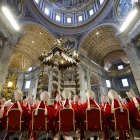 Cardenales en una de las misas en memoria del papa Francisco