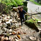 Un deslizamiento dejó obstruida una escalera por la que se accede al mirador del bosque protector de cerro El Paraíso.