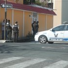 Policías acudieron al sitio para indagar el caso.